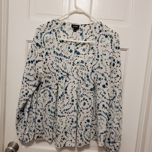A.N.A. Floral Print Blouse Size Medium, comfy, casual, colorful - Picture 8 of 9